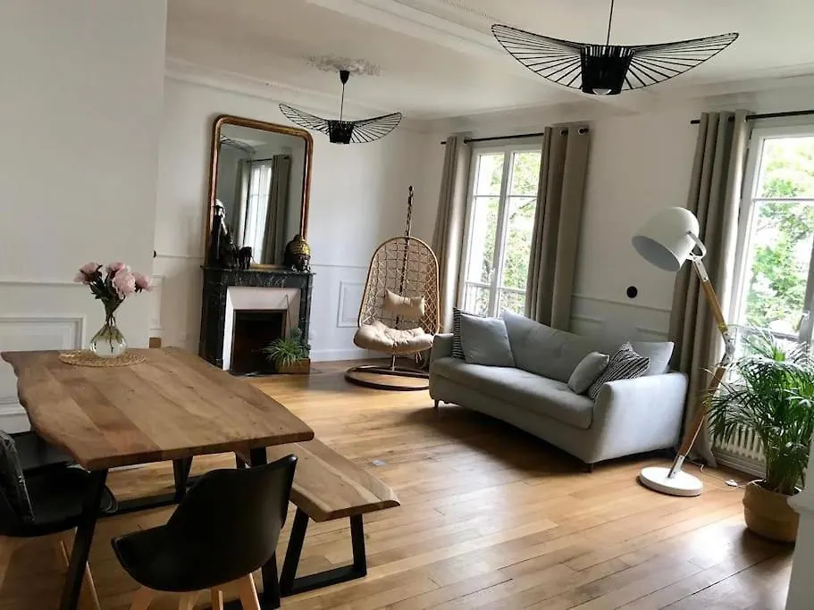 Beautifully Designed Homely Calm Parisian Duplex contacts